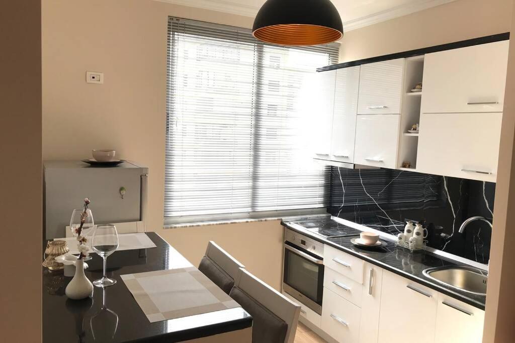 Sunlit House City Center Τίρανα Εξωτερικό φωτογραφία